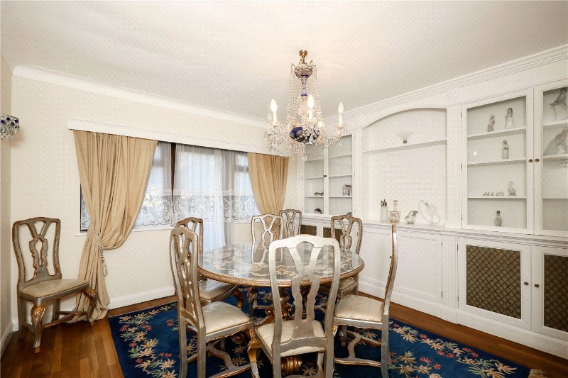 Dallas Road, London, W5