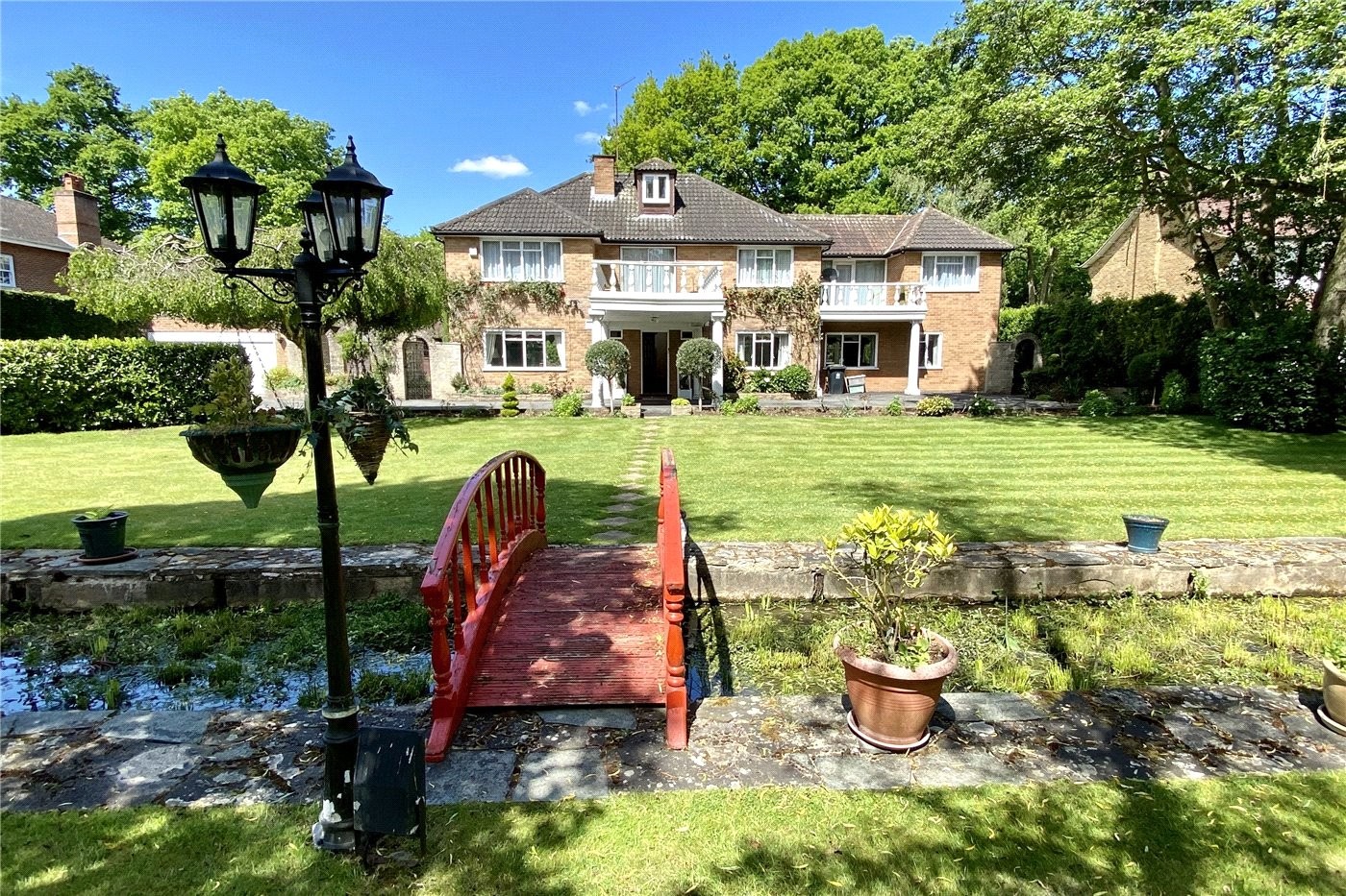 6 bedroom property to rent in Lakeside Drive, Stoke Poges, Bucks, SL2