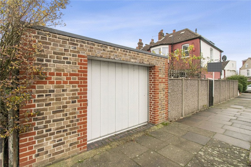 Riverway, London, N13