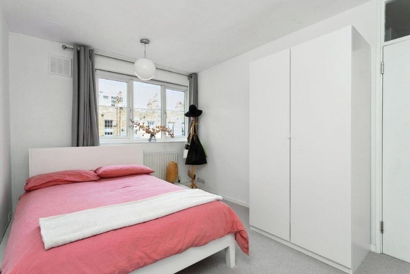 Barnes Street, London, E14