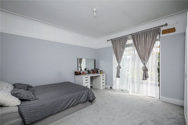 Evelyn Grove, London, W5