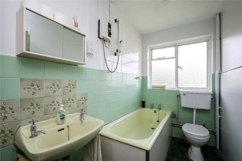 Avenue Road, London, W3
