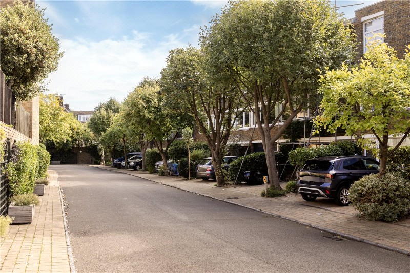 Kingslawn Close, London, SW15