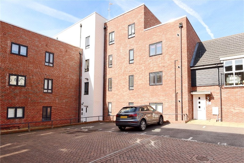 Sinclair Drive, Basingstoke, Hampshire, RG21