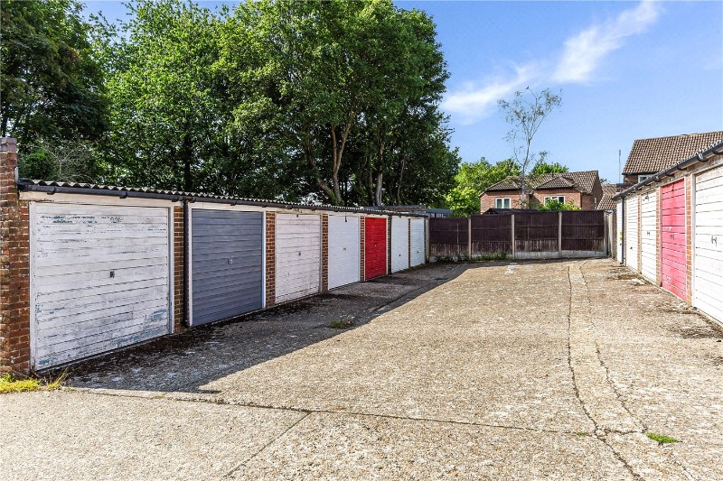 St. Annes Close, Winchester, Hampshire, SO22