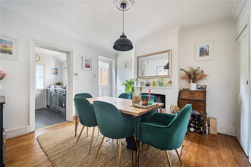 Wykeham Road, Farnham, Surrey, GU9