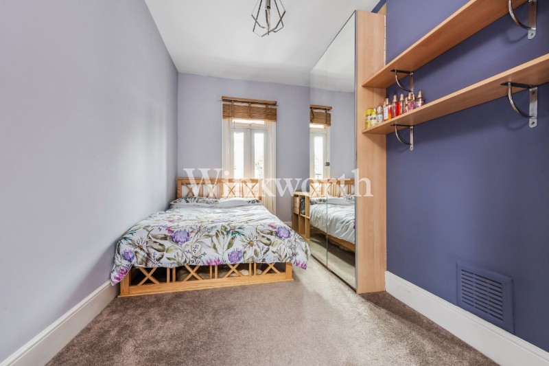 Broomfield Avenue, London, N13