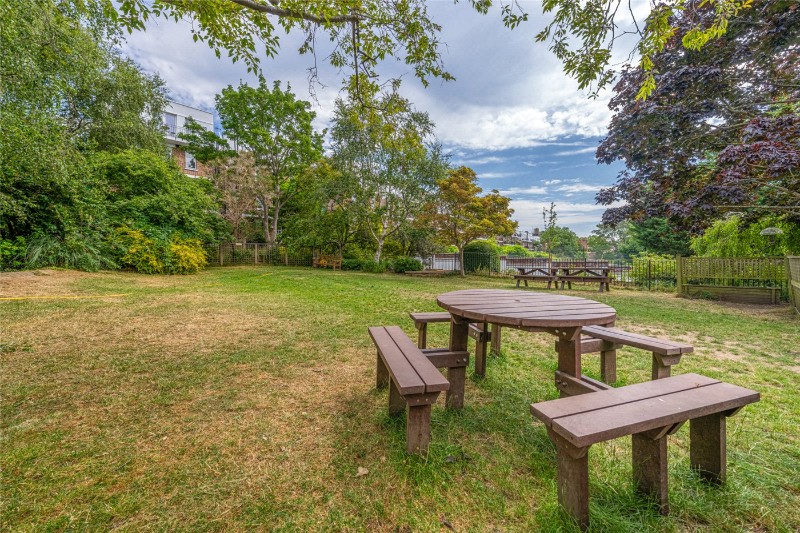 Cholmley Gardens, London, NW6