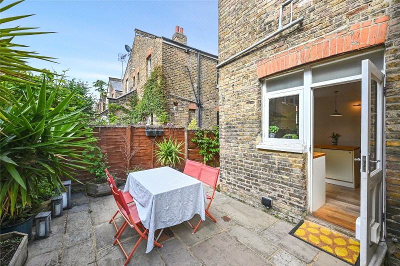 Collingbourne Road, London, W12