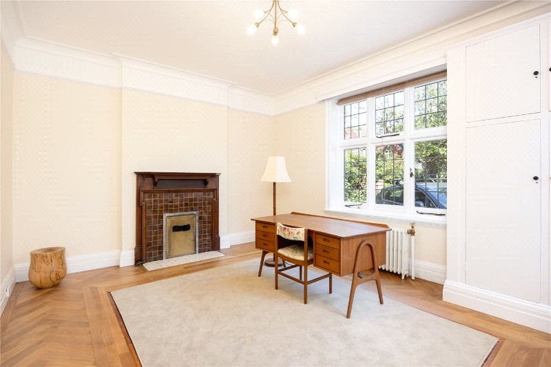 Westmead, London, SW15