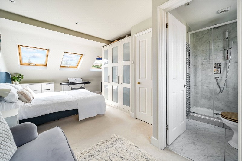 St. Georges Road, Farnham, Surrey, GU9