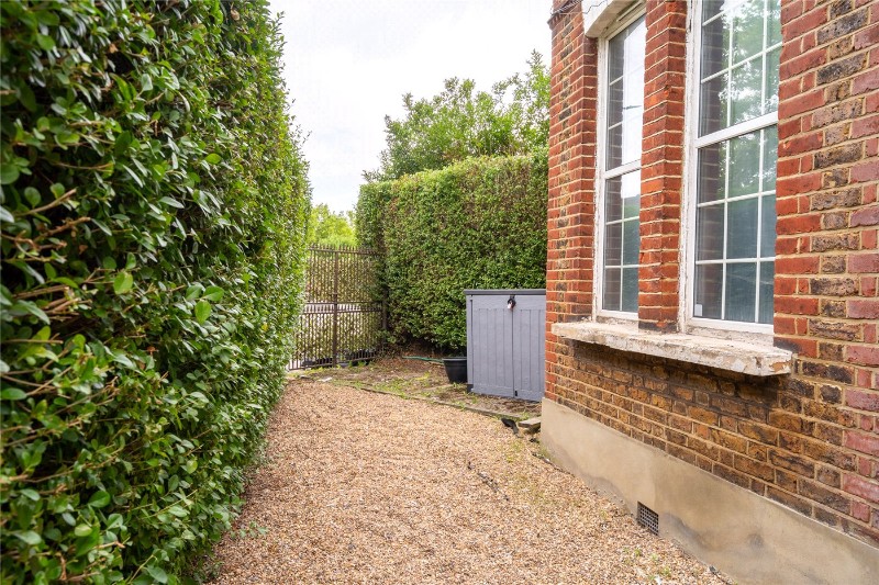 Estreham Road, London, SW16