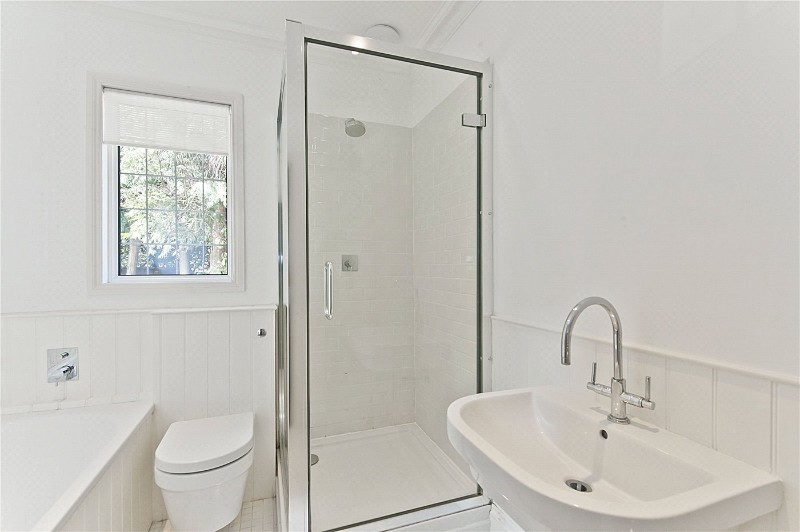 Oatlands Chase, Weybridge, Surrey, KT13