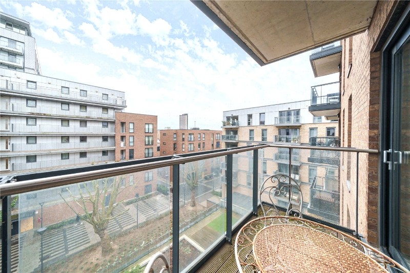 Jonzen Walk, London, E14