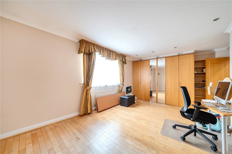 Haslemere Gardens, Finchley, London, N3