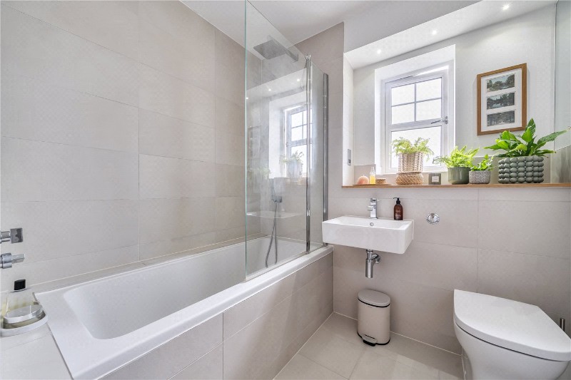 Nettlecombe Close, Farnham, Surrey, GU9