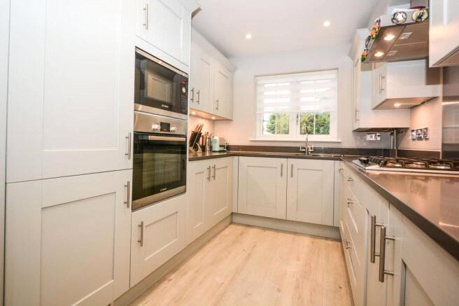 Woodfield Place, Binfield, Bracknell, Berkshire, RG42