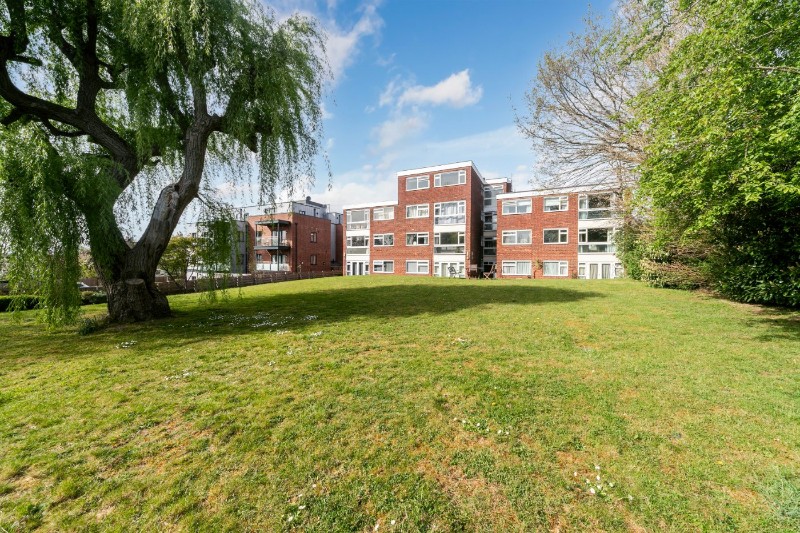 Foxgrove Road, Beckenham, BR3