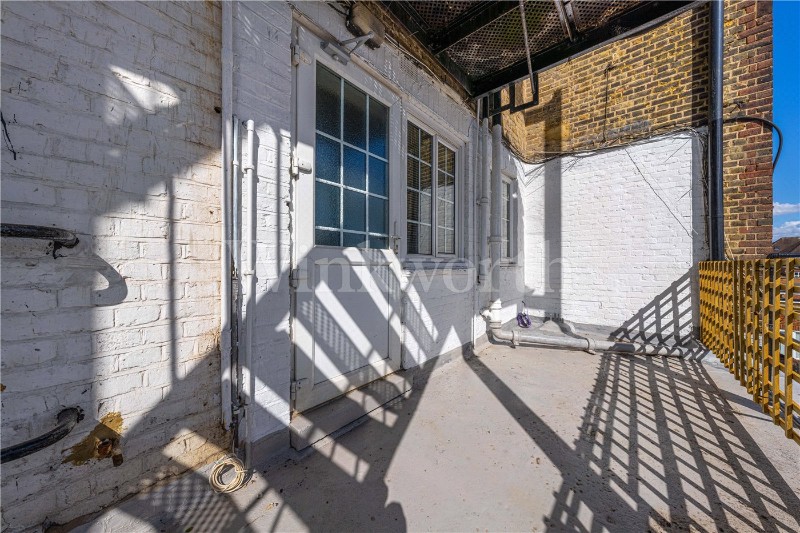 Vivian Avenue, London, NW4
