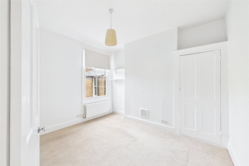 Dinsmore Road, London, SW12