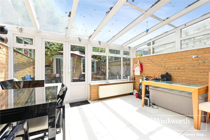 Surrey Crescent, London, W4