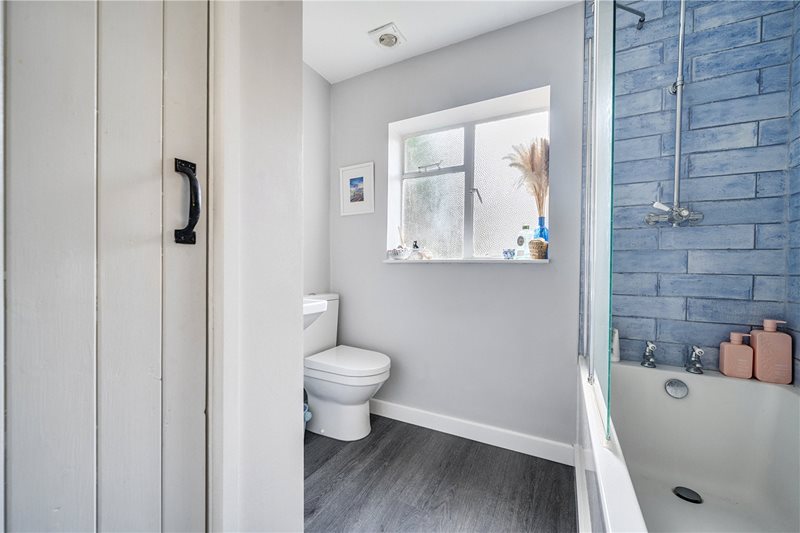 Wykeham Road, Farnham, Surrey, GU9
