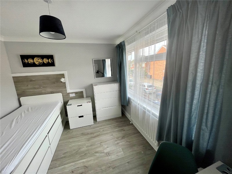 Roman Way, Farnham, GU9