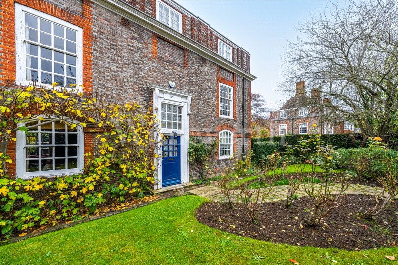 North Square, London, NW11