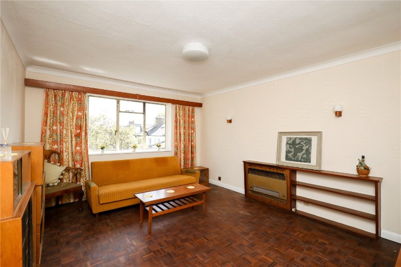 Avenue Road, London, W3
