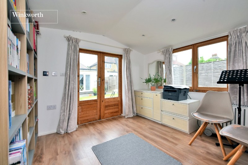 Oaks Avenue, Worcester Park, KT4