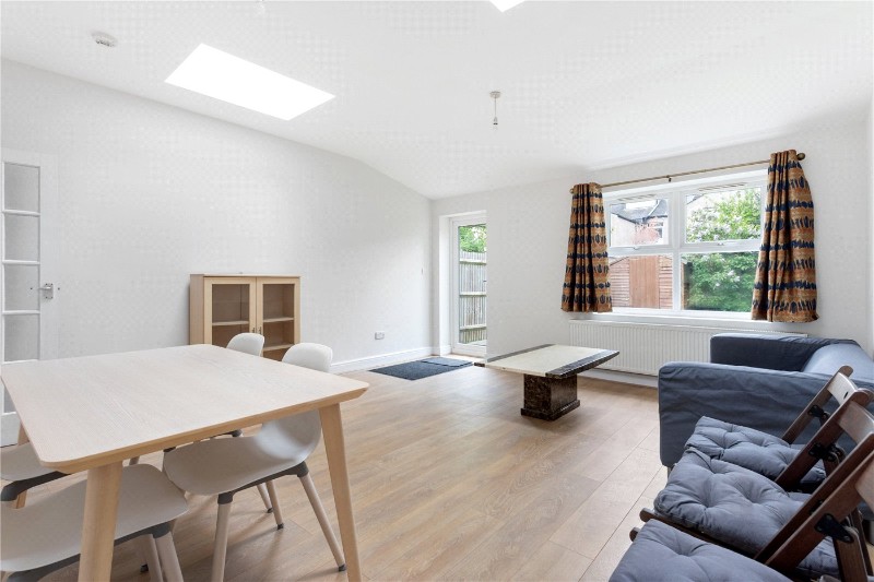 Pitcairn Road, London, CR4