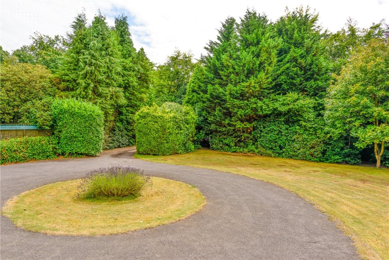 Byfleet Road, Cobham, Surrey, KT11