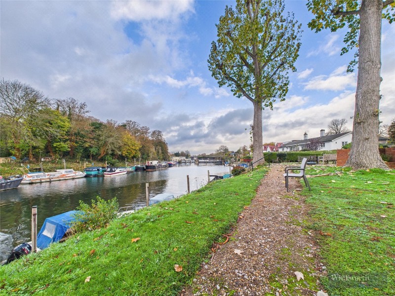 Hampton Court Road, East Molesey, KT8