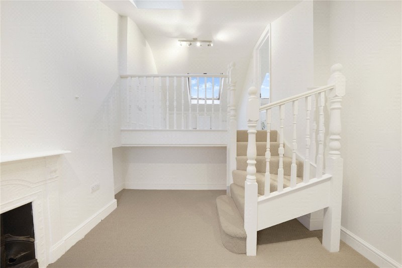 Rathcoole Avenue, London, N8