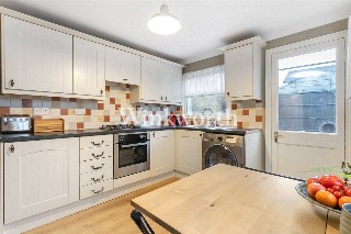 High Road, London, N22