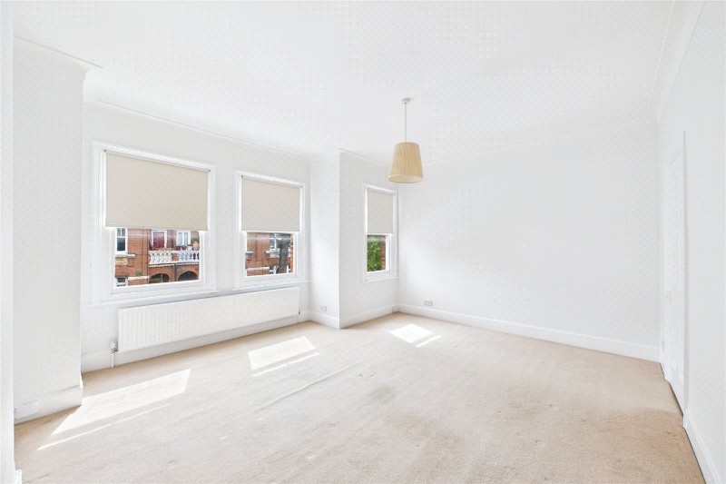 Dinsmore Road, London, SW12