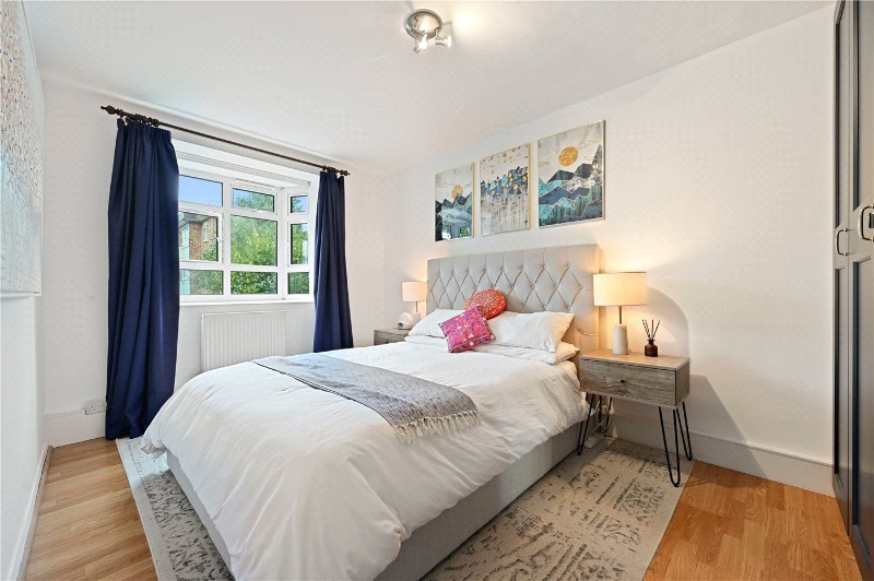 Longlands Court, London, W11