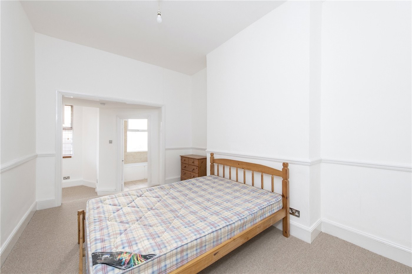1 bedroom property to rent in Streatham High Road, London, SW16 (Ref