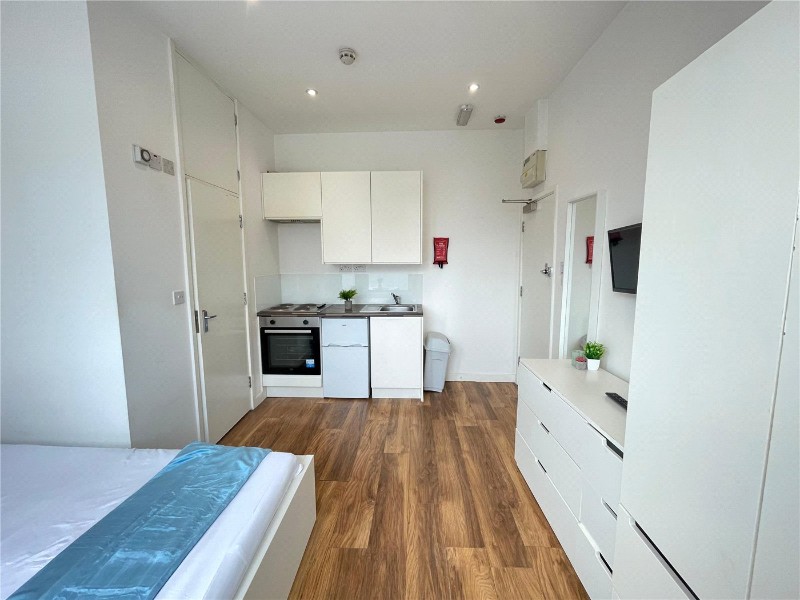 Bloemfontein Road, London, W12