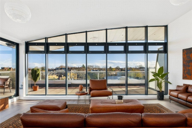 Streatham High Road, London, SW16