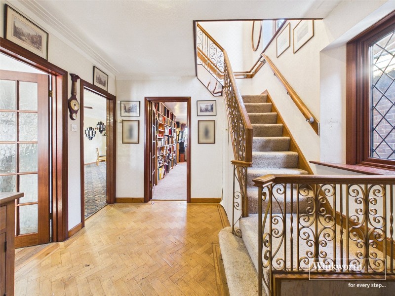 Wolmer Gardens, Edgware, HA8
