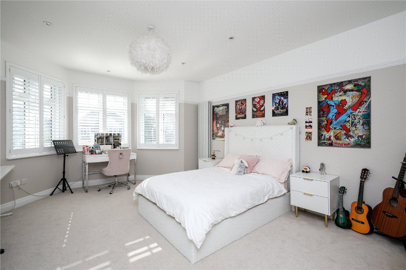 Gunnersbury Avenue, London, W5