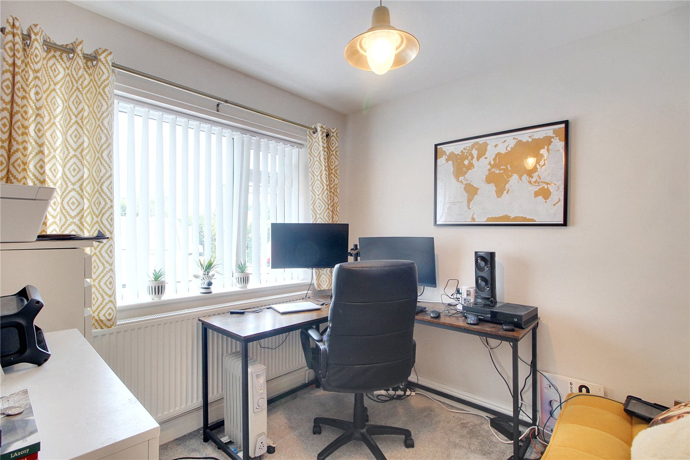 Bedroom / Study