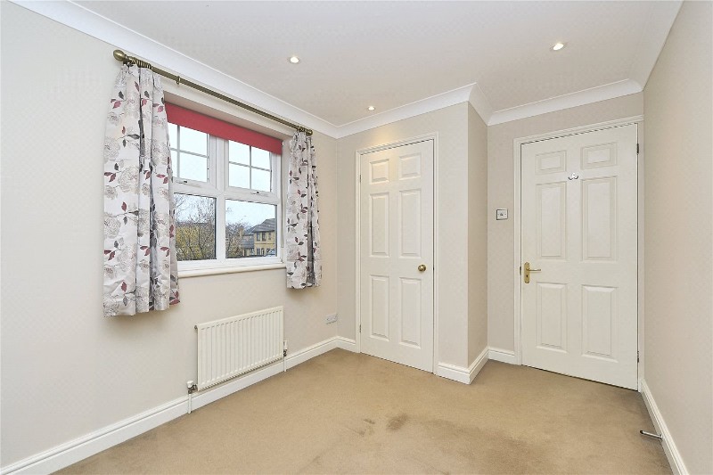 Saint Andrews Gardens, Cobham, Surrey, KT11
