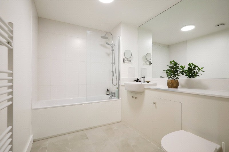 Gunnersbury Lane, London, W3