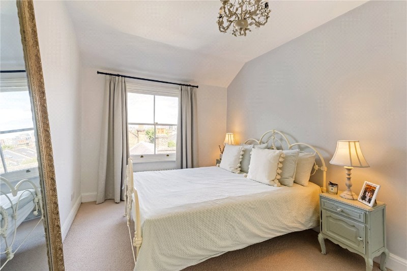 Larkhall Rise, London, SW4
