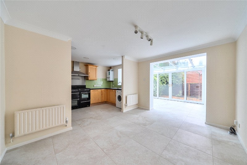 Fairholme Gardens, Farnham, Surrey, GU9