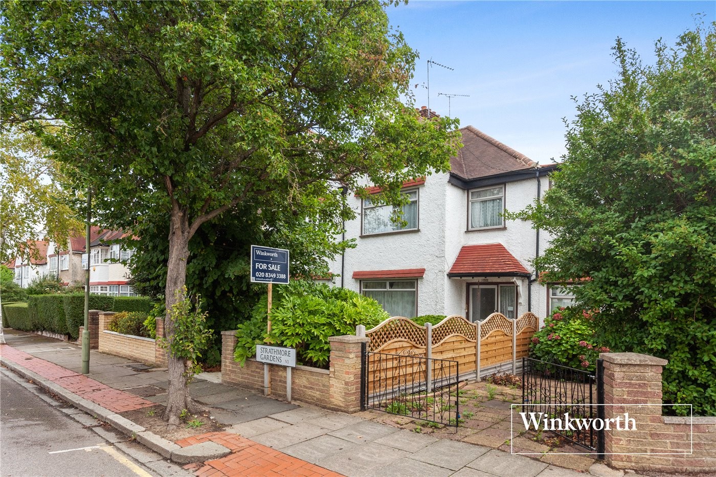 3 bedroom property for sale in Strathmore Gardens, Finchley, London, N3