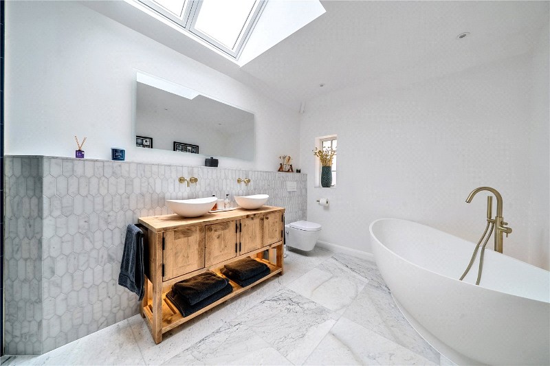 Crooksbury Road, Farnham, Surrey, GU10