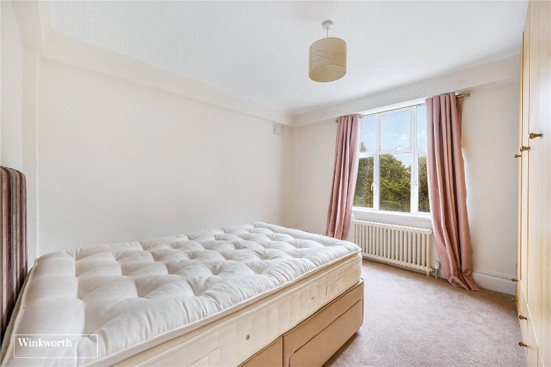 Sutton Lane North, London, W4